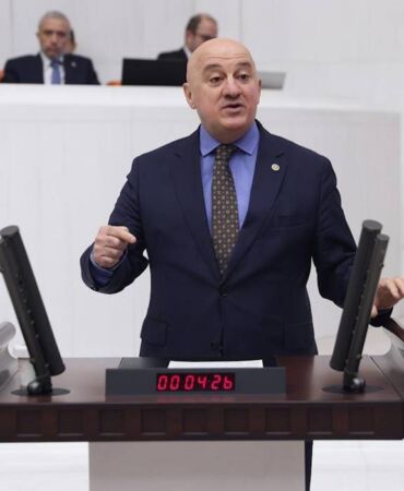 Artvin Milletvekili Uğur Bayraktutan