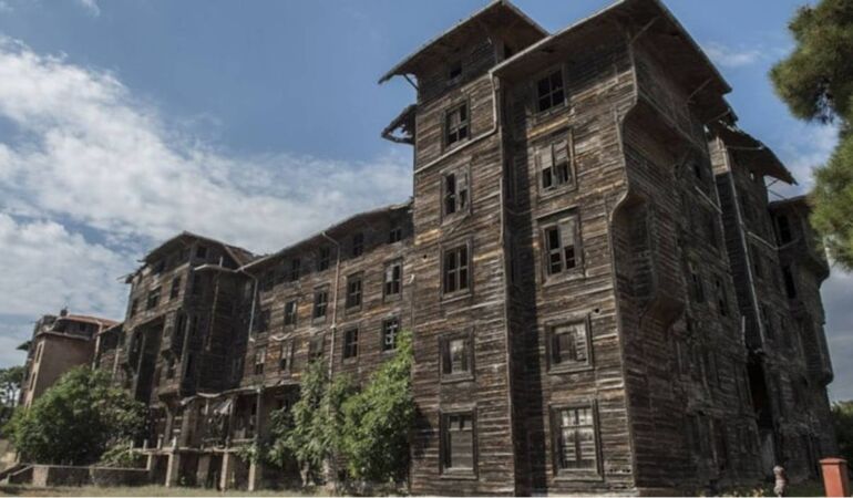 Patrikhane karar verdi: Avrupa’nın en büyük ahşap binası otel olacak!