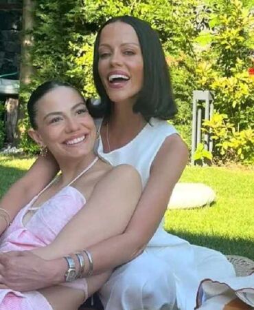 Demet Özdemir'den ablası Derya ile paylaşım 'Sen hep ilk sıradasın'