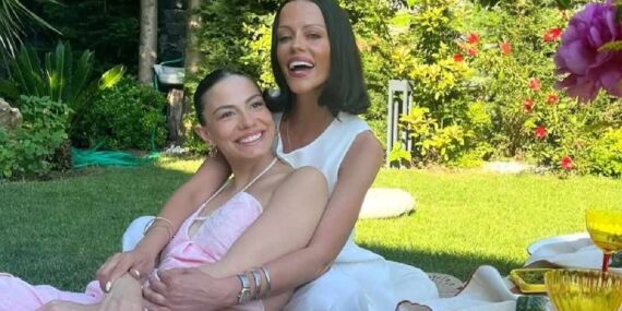 Demet Özdemir’den ablası Derya ile paylaşım: ‘Sen hep ilk sıradasın’