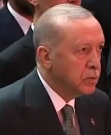 Erdoğan’a sürpriz telefon! Salondan aniden ayrıldı