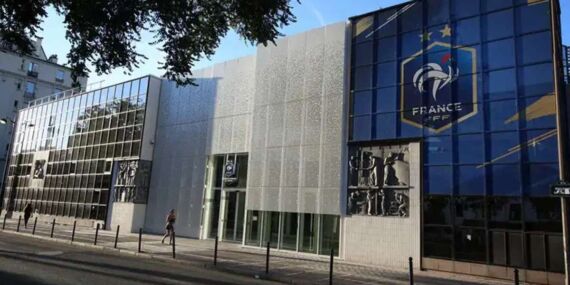 Fransız devi Lyon’a büyük şok: Borçları nedeniyle küme düşürüldü