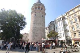Galata Kulesi'nden düşen genç hayatını kaybetti