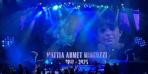 Gun’s N’ Roses konserinde Ahmet Minguzzi’yi unutmadı!