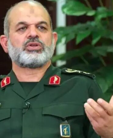 İran Devrim Muhafızları'na yeni komutan Vahidi dönemi başladı