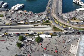 İstanbul'da bayram hareketliliği Eminönü ve Galata Köprüsü'ndeki havadan görüntülendi