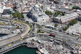 İstanbul'da bayram hareketliliği Eminönü ve Galata Köprüsü'ndeki havadan görüntülendi1