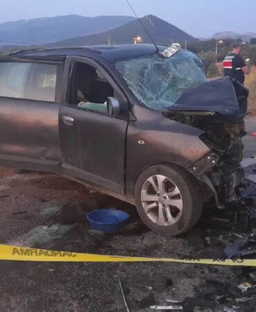 İzmir'de 3 otomobilin karıştığı zincirleme trafik kazası... Ölüler ve yaralılar var
