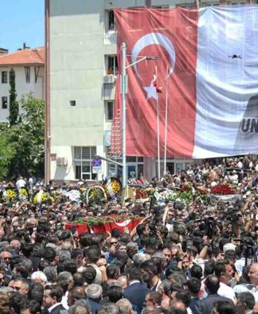 İzmir’de bir parka Ferdi Zeyrek’in ismi verildi