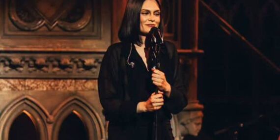Ünlü şarkıcı Jessie J’den hayranlarını yıkan haber!
