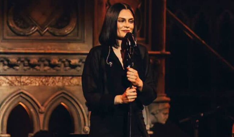Ünlü şarkıcı Jessie J’den hayranlarını yıkan haber!