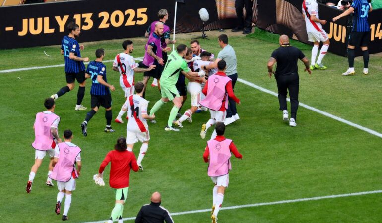 Kulüpler Dünya Kupası’na damga vuran kavga: Soyunma odasına kadar kovaladı!