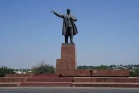 Orta Asya’daki en yüksek Lenin heykeli kaldırıldı! Yerine bayrak direği dikilecek