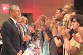Özgür Özel, Berlin'deki SPD Kongresi'nde ayakta alkışlandı