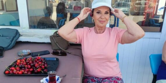 Perihan Savaş, Şarköy’de kiraz hasadına katıldı: ‘Kadir İnanır ile burada barışmıştık’