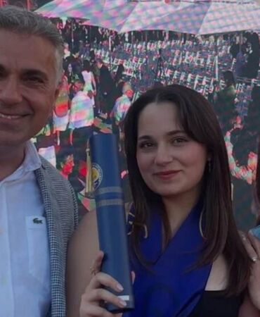 Sevinç Erbulak kızı Kavin’in mezuniyet mutluluğunu paylaştı 'Her koşulda yanındayım'