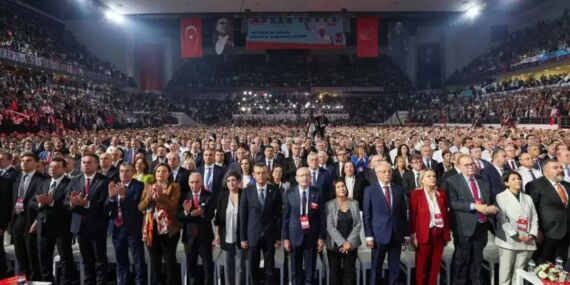CHP’nin kurultay davasında erteleme kararı!