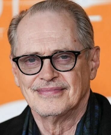 Steve Buscemi Wednesday'in 2. sezonunda bambaşka biri olarak karşımızda2