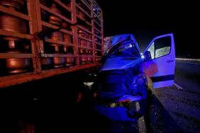 TEM’de minibüs ile tüp yüklü kamyon çarpıştı 16 kişi yaralandı