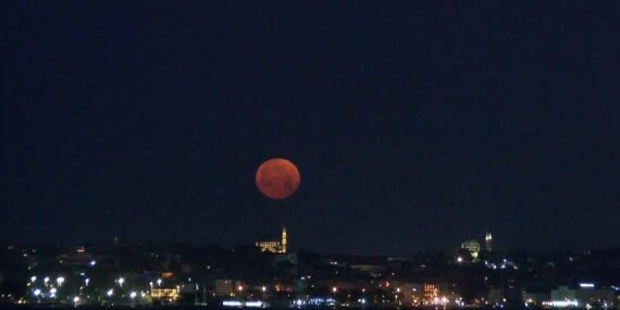Haziran’nın en parlak gecesi: Çilek dolunayı