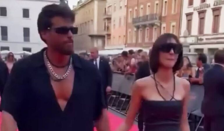 Can Yaman ve sevgilisi DJ Sara Bluma’dan kırmızı halıda samimi pozlar!