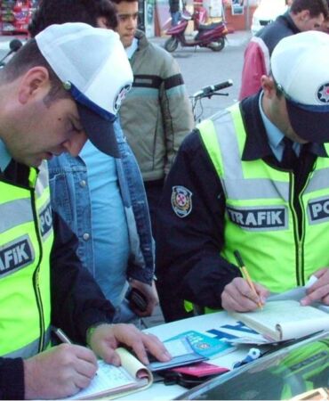 ceza kesen trafik polisi