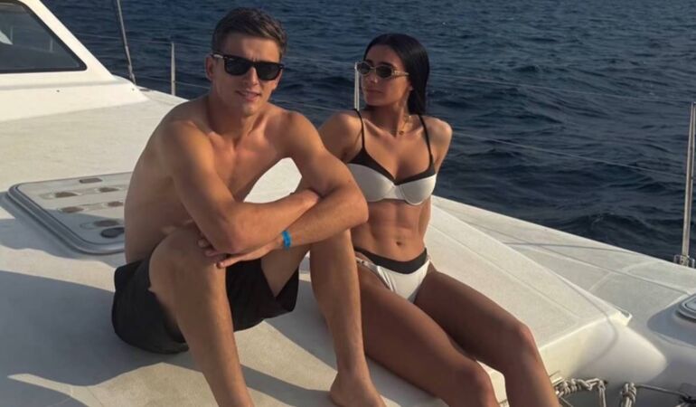 Yıldız futbolcudan uğruna prensesi reddettiği sevgilisiyle yeni kareler!