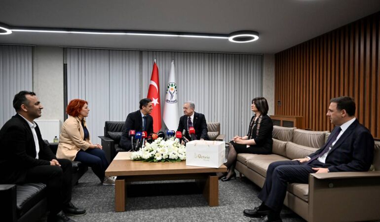 MHP’den DEM Parti’ye bayram ziyareti!