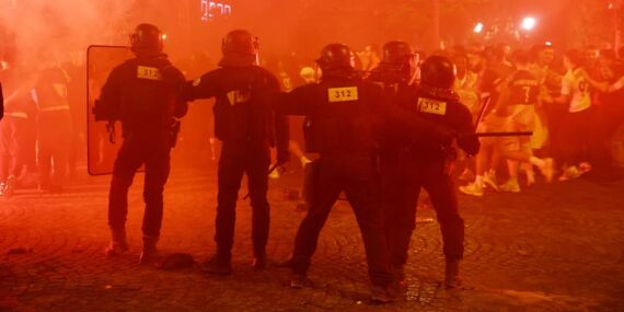 Şampiyonluk kutlaması yağmaya dönüştü: Avrupa’nın göbeğinde skandal görüntüler!