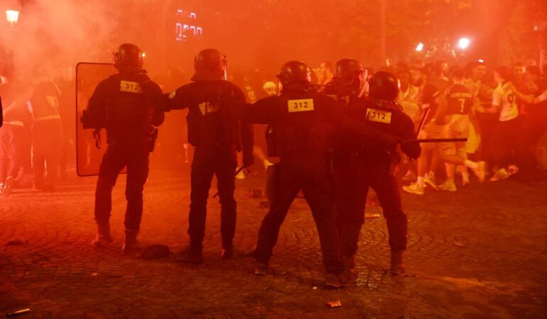 Şampiyonluk kutlaması yağmaya dönüştü: Avrupa’nın göbeğinde skandal görüntüler!