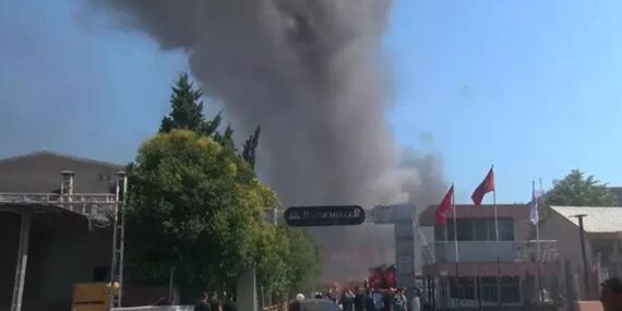 Esenyurt’ta perde fabrikasında yangın: Müdahale sürüyor