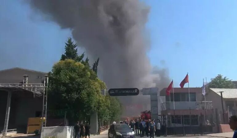 Esenyurt’ta perde fabrikasında yangın: Müdahale sürüyor