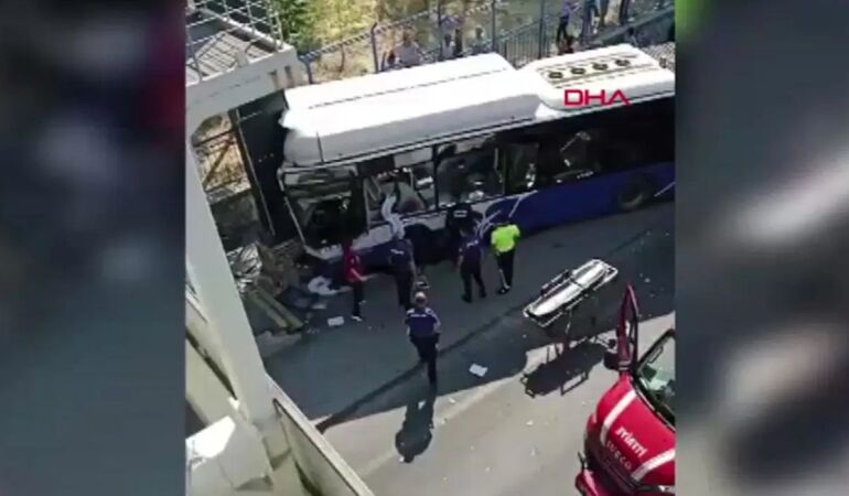 Ankara'da feci kaza Belediye otobüsü kaza yaptı!