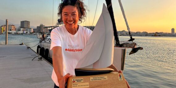Türkiye’nin tek solo yelken sporcusu Başak Mireli, Türkiye rekoru kırdı: 15 gün 6 saat 41 dakikada Hopa’dan İskenderun’a geldi