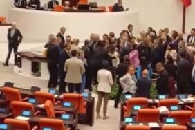 CHP'li vekiller kürsüye yürüdü, meclis kapandı!