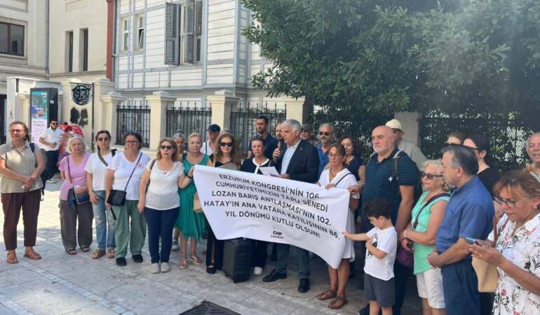 Kadıköy’de Lozan’ın 102. yılı kutlandı 'Biz Lozan’ın tarafıyız, Sevr’in değil!'