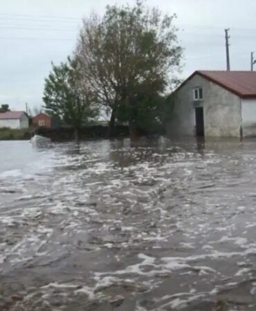 Kars’ta feci sağanak! Evler sular altında kaldı