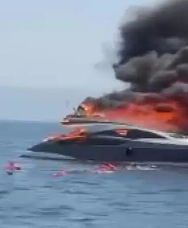 Kınalıada açıklarındaki teknede yangın 12 yolcu mahsur kaldı