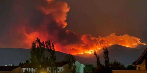 Ödemiş’te orman yangını büyüyor: 4 mahalle tahliye edildi!