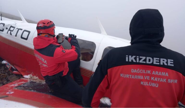 Rize’ye giderken düşen uçağın enkazı bulundu: Pilottan acı haber