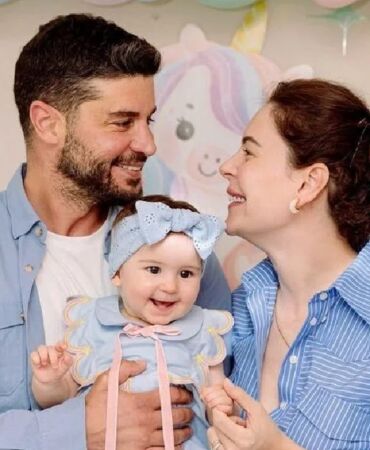 Yıldız Çağrı Atiksoy kızı Mire Milena'yı paylaştı1