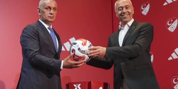Türkiye profesyonel futbol liglerinin resmi futbol topu sponsoru adidas oldu
