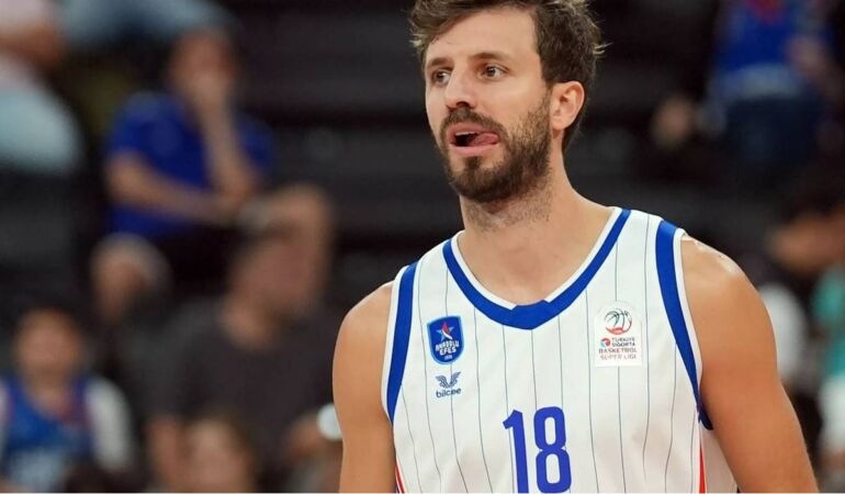 Türk Telekom, tecrübeli basketbolcu Doğuş Özdemiroğlu’nu transfer ettiğini açıkladı
