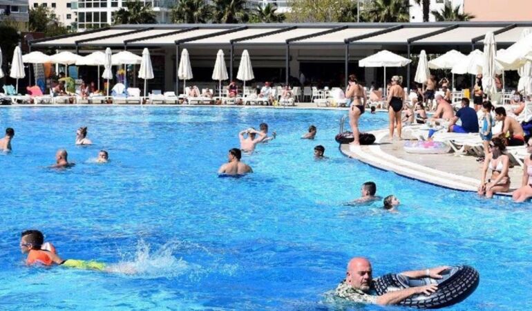 Uzmanı uyardı: Deniz ve havuzlar hastalık riski taşıyor