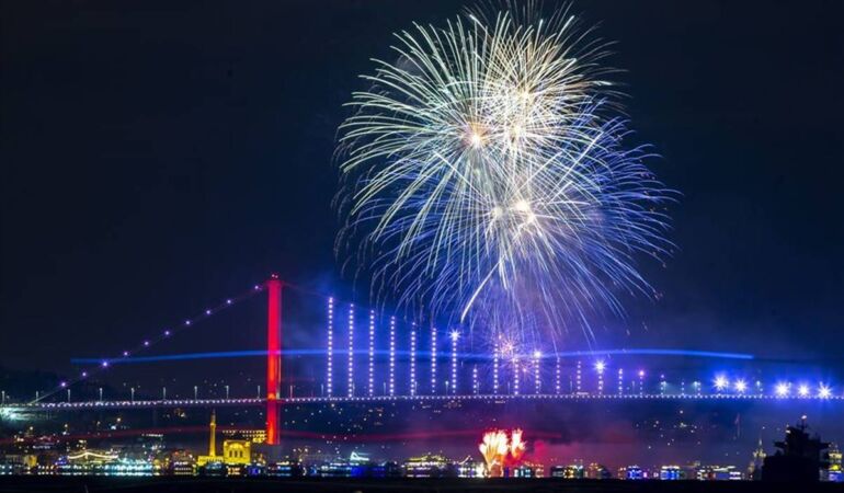 İstanbul Valiliği’nden havai fişek ve meşale satışına yasak!