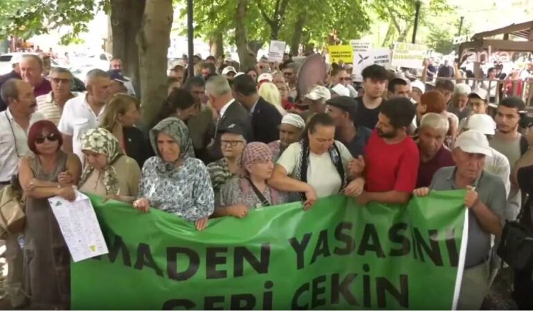 Zeytinleri için nöbet tutan köylülerden açlık grevi kararı!