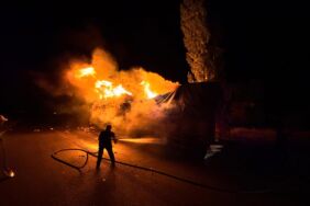 ÇORUM'DA ÇÖP YÜKLÜ TIR ALEV ALEV YANDI