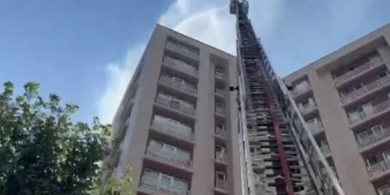 Bağcılar’da 12 katlı binada yangın!