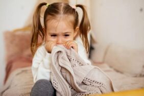 Çocuklara bağırmanın ruh sağlığı üzerindeki etkisi 'Sözlü istismar fiziksel şiddet kadar zararlı'