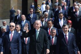 Cumhurbaşkanı Erdoğan ziyareti sırasında Anıtkabir’de gergin anlar 'Recep Tayyip Erdoğan' sloganları yükseldi!